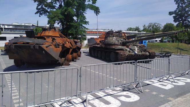 Wystawa zniszczonego rosyjskiego sprzętu wojskowego przyciąga tłumy
