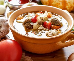 Schab po bałkańsku – obiad, który robi się sam! Podam go gościom w Święto Zmarłych