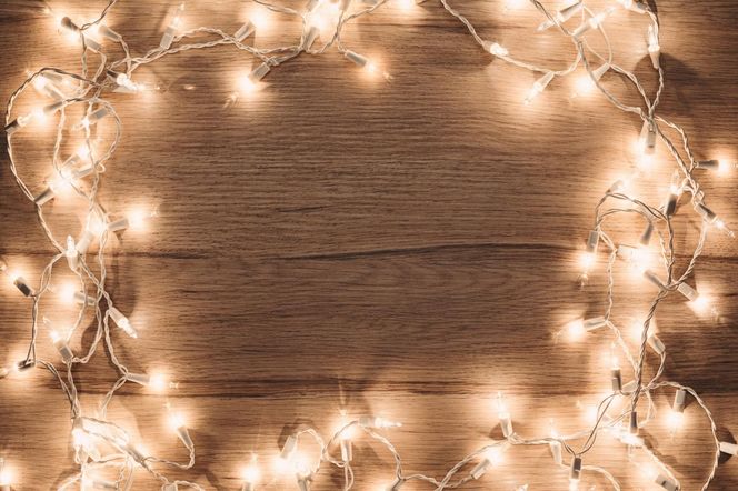 Lampki na balkonie mogą drogo kosztować. Grozi za nie 500 zł mandatu