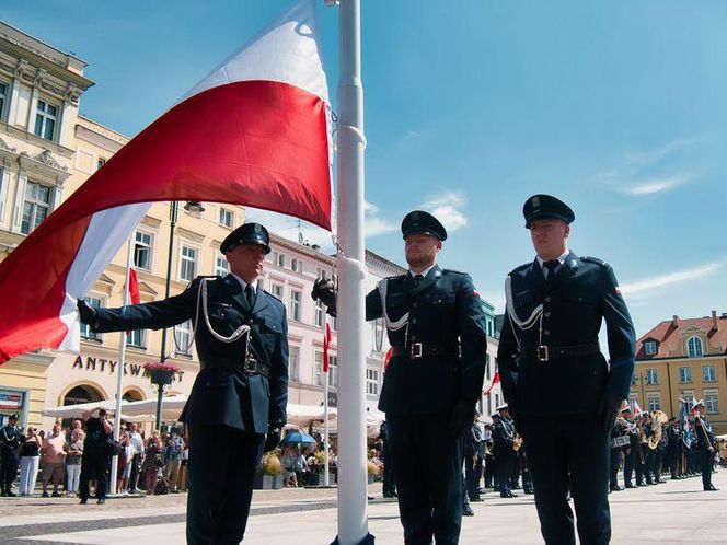 Bydgoszcz świętuje z policją. „Ratujecie nasze życie, bronicie go” – wzruszające słowa podczas uroczystości