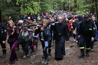 Droga krzyżowa Nowa Słupia - Święty Krzyż. 18 kwietnia 2025