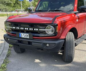 Charakterystyczny przód Forda Bronco