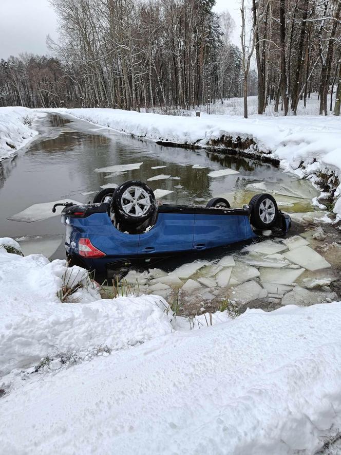 Lubelskie. Auto wpadło do wody. Dwie osoby nie żyją. Nowe fakty w sprawie tragedii niedaleko Parczewa