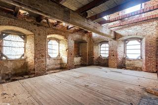 Zabytkowy dwór pod Wrocławiem na sprzedaż. Dawniej przyciągał znanych ludzi 