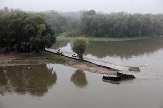 Most pontonowy na Wiśle zdemontowany. Ścieki znów wpadają do rzeki
