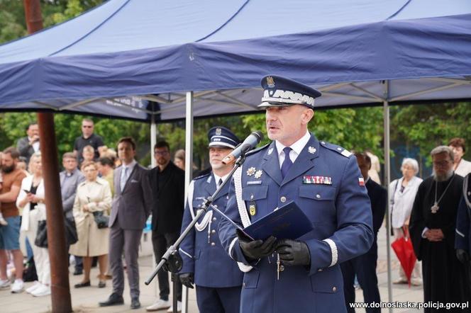 Dolnośląska policja przyjęła aż 37 nowych funkcjonariuszy. Zobacz zdjęcia i nagranie ze ślubowania