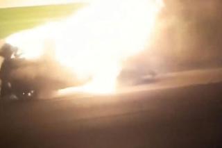 Spłonęli w swoim aucie, bo staranował ich pirat z BMW