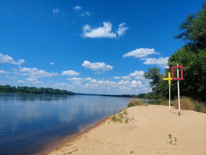Wisła w Fordonie zaprasza turystów. Można popływać drewnianą łodzią i poczuć tę samą bryzę, co kiedyś flisacy
