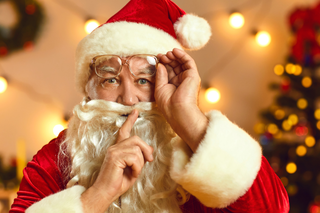 Ile zarabia Święty Mikołaj? Sprawdziliśmy zarobki Mikołaja i Śnieżynki