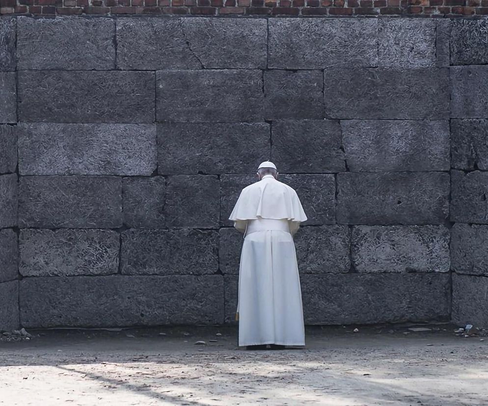 Papież Franciszek na terenie byłego obozu Auschwitz-Birkenau