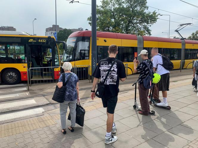 Zderzenie tramwaju i autobusu w Warszawie