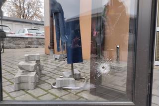 Tarnów. Strzelanina na Burku. 20-latek zaatakował policjantów maczetą