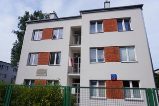 Tak dziś wygląda kamienica na Woli, która była pierwszym zmobardowanym obiektem w Warszawie podczas II wojny światowej