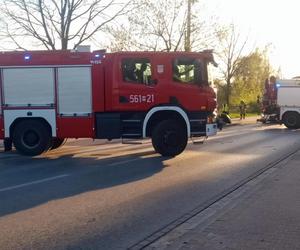 Zderzenie skutera z samochodem w Piasecznie. Do rannego wezwano śmigłowiec