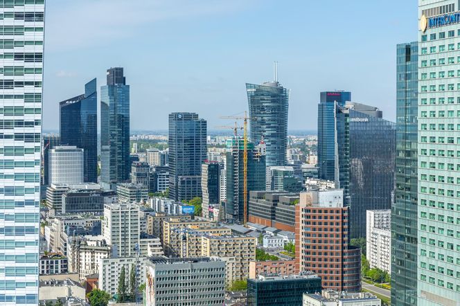 Skyline Warszawy z drona, maj 2025