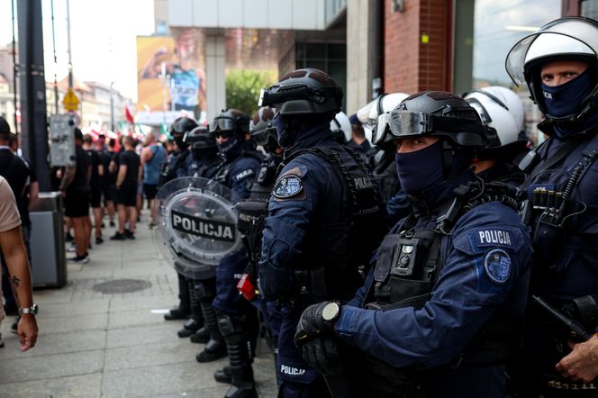 Protest przeciwko imigrantom.Tysiące kibiciów na ulicach Katowic