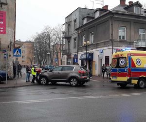 Stłuczka i potrącenie pieszego w centrum Siedlec