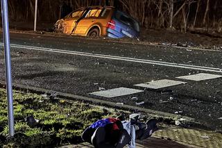 Nastolatek wymusił pierwszeństwo. Z auta wyleciał fotelik dla dziecka. Trzy osoby ranne, w tym 5-letni maluszek