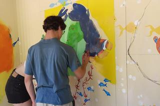 Przystanek w Ługwałdzie zmienił się nie do poznania. Wiatę przyozdobiło prawdziwe arcydzieło!