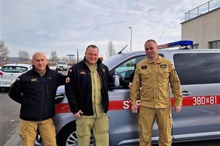 Dwóch strażaków z psami i lekarka gotowi do wyjazdu do Turcji