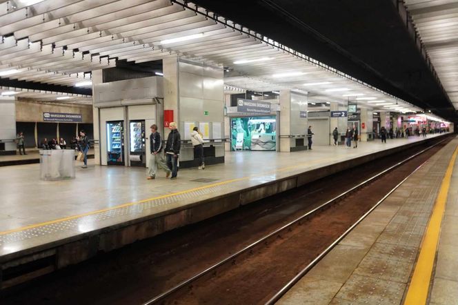 Kolejny paraliż na kolei! Awaria za awarią w Warszawie. Co się dzieje? 