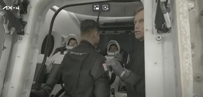 Ewakuacja astronautów z kapsuły Dragon