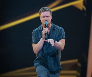 Prawie wygrał z Dawidem Podsiadłą, a później zniknął na lata. Teraz wraca, by w końcu zrobić karierę!