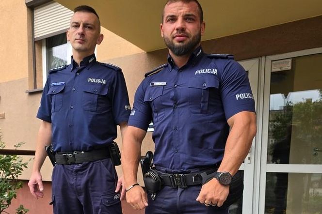 Matce i córce zalało mieszkanie. Mieszkankom Leszna pomogli policjanci