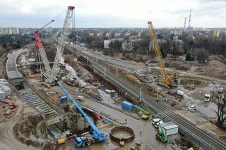650-tonowa maszyna TBM do drążenia tuneli w Łodzi jest przenoszona w inne miejsce. Zdjęcia z budowy