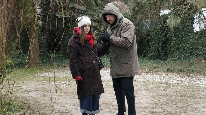 Barwy szczęścia odc. 2454. Andrzej Romanowski (Maciej Jachowski), Agata (Natalia Zambrzycka)