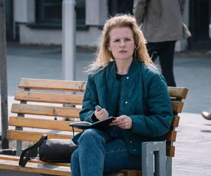 Profilerka sezon 2 - odcinek 10 streszczenie. W czasie rewizji w domu Rekowskich Jarek znika. Max Budzisz proponuje Reginie awans