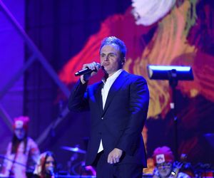 Steczkowska w czerwieni i Margaret w futrze. Tak gwiazdy wystroiły się na koncert 11 listopada [GALERIA]