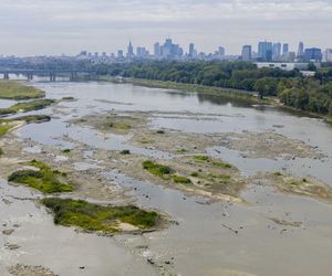 Wisła wysycha. Tak źle nie było nigdy w historii. Zdjęcia z lotu ptaka obrazują skalę suszy
