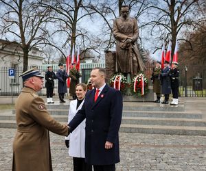 Złożenia wieńców przed pomnikami Ojców Niepodległości: Wincentego Witosa, Ignacego Jana Paderewskiego, Ignacego Daszyńskiego, Romana Dmowskiego, Wojciecha Korfantego i Marszałka Józefa Piłsudskiego.