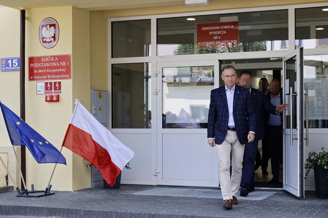 Prezydent RP Andrzej Duda głosował w lokalu wyborczym w Szkole Podstawowej nr 1 przy ulicy Partyzanckiej 15 w Ostrowie Wielkopolskim