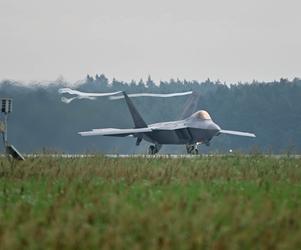 Łódzkie. Już 12 myśliwców F-22 Raptor stacjonuje w Łasku!