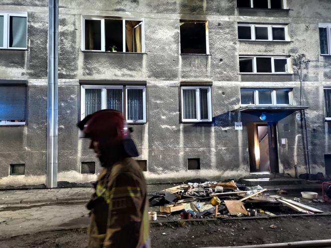 Piekary Śląskie: Eksplozja butli z gazem w mieszkaniu. Dwie osoby w szpitalu
