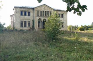 To najpiękniejszy taki dwór w Małopolsce. Kiedyś zamieniono go w ośrodek zdrowia