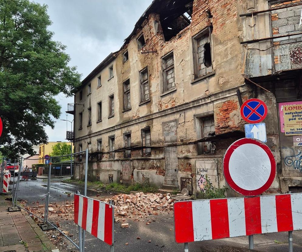 Zawaliła się ściana kamienicy Esse w Koninie