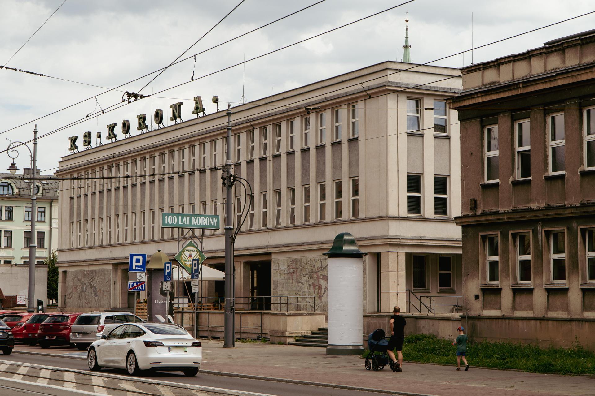 Basen Korony - zdjęcia. Uczyło się tu pływać pół Krakowa