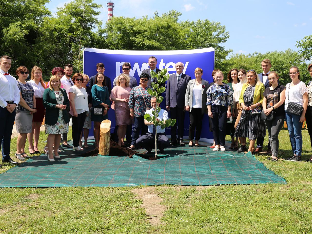 Jarosław: uroczysta inauguracja akcji „Aleja Maturzystów” w PWSTE