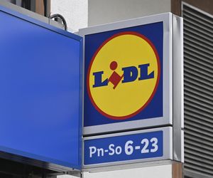 Które sklepy są czynne 8 lutego 2026 roku?