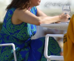 Renata Dancewicz kurzy na plaży