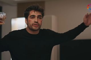 Złoty chłopak. Ferit całuje siostrę Seyran – widzowie nie mogą w to uwierzyć!