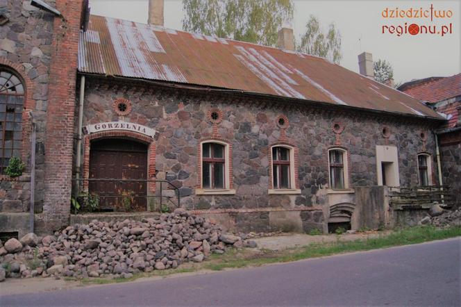 Zabytkowa gorzelnia w Zakrzewie. To prawdziwa perła architektury w Wielkopolsce!