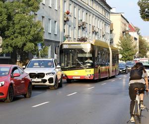 Pasażerowie komunikacji w Warszawie wściekli jak nigdy. 100 minut w korku. Wszystko stoi