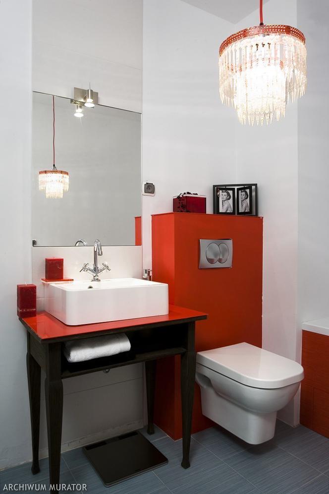Czerwona łazienka2
