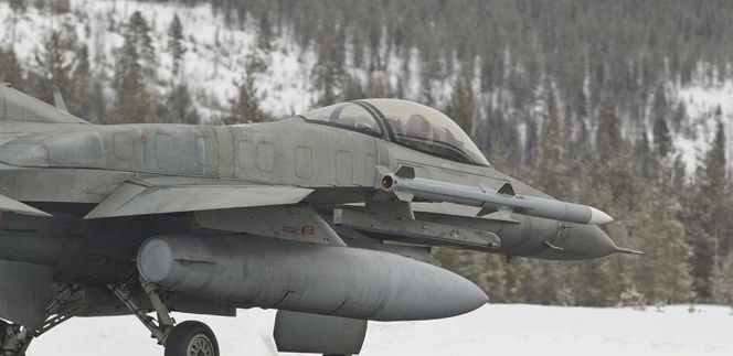 AIM 120 AMRAAM