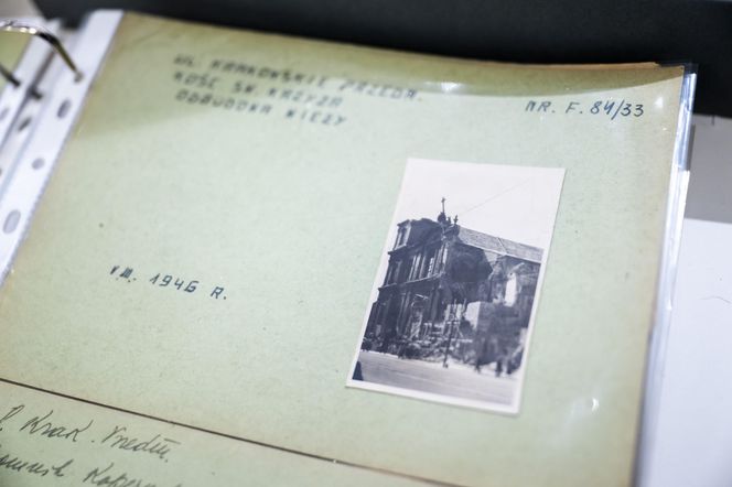 Zbiór fotografii dokumentujących zniszczoną Warszawę
