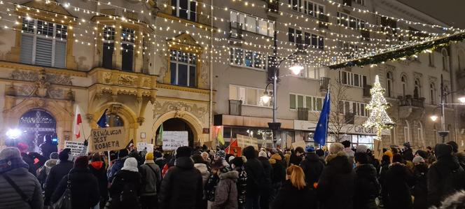 W Łodzi drugi dzień protestów przeciwko zaostrzeniu prawa aborcyjnego!